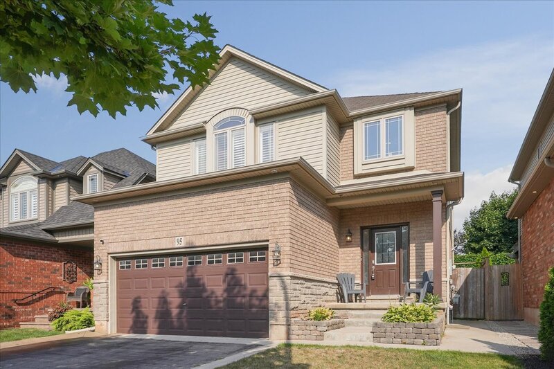 AMAZING WEST GRIMSBY HOME WITH INGROUND POOL!