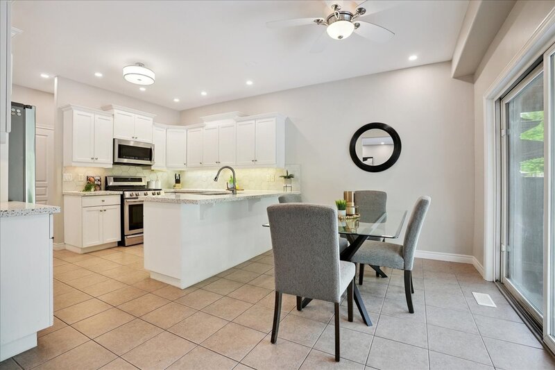 AMAZING WEST GRIMSBY HOME WITH INGROUND POOL!