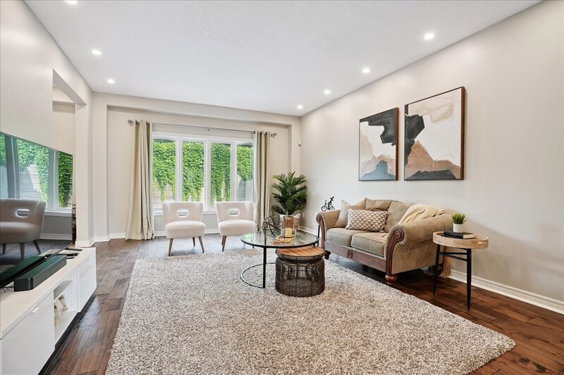 AMAZING WEST GRIMSBY HOME WITH INGROUND POOL!