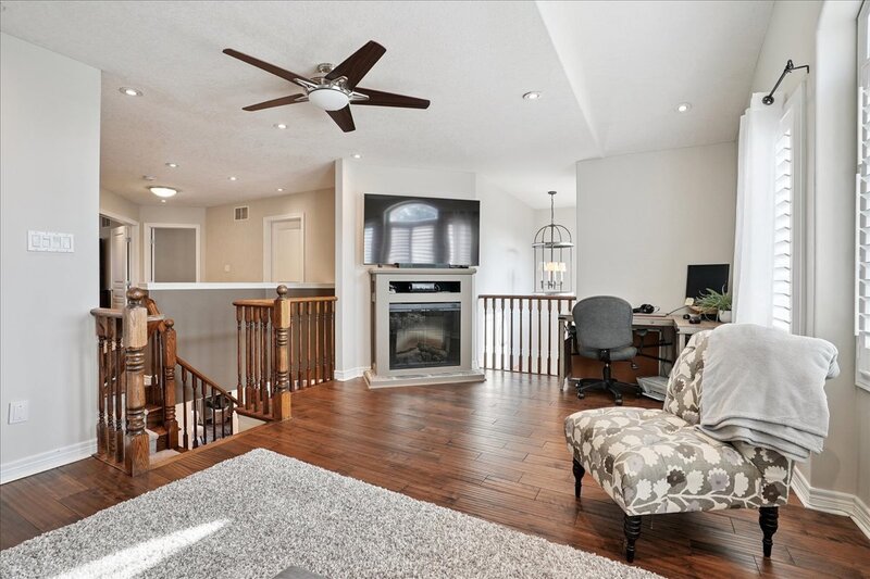 AMAZING WEST GRIMSBY HOME WITH INGROUND POOL!