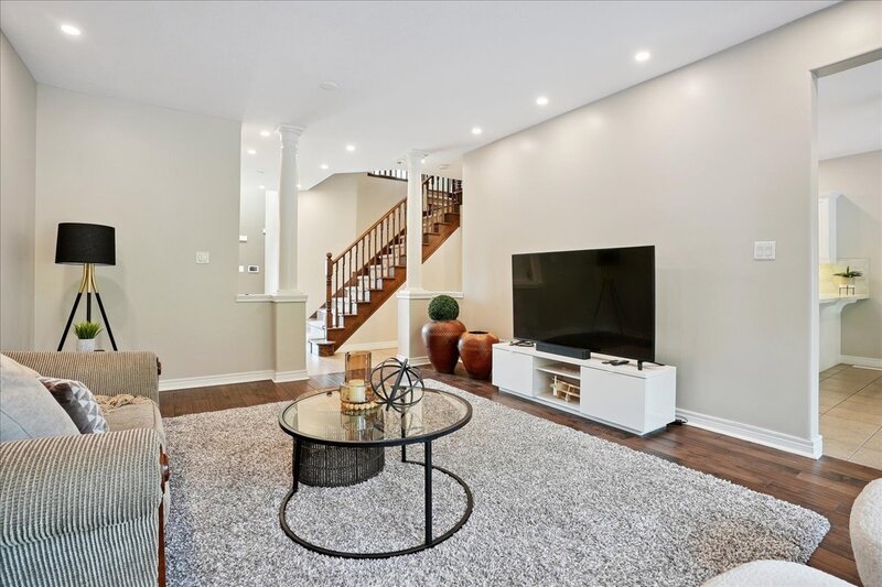 AMAZING WEST GRIMSBY HOME WITH INGROUND POOL!