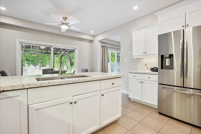 AMAZING WEST GRIMSBY HOME WITH INGROUND POOL!