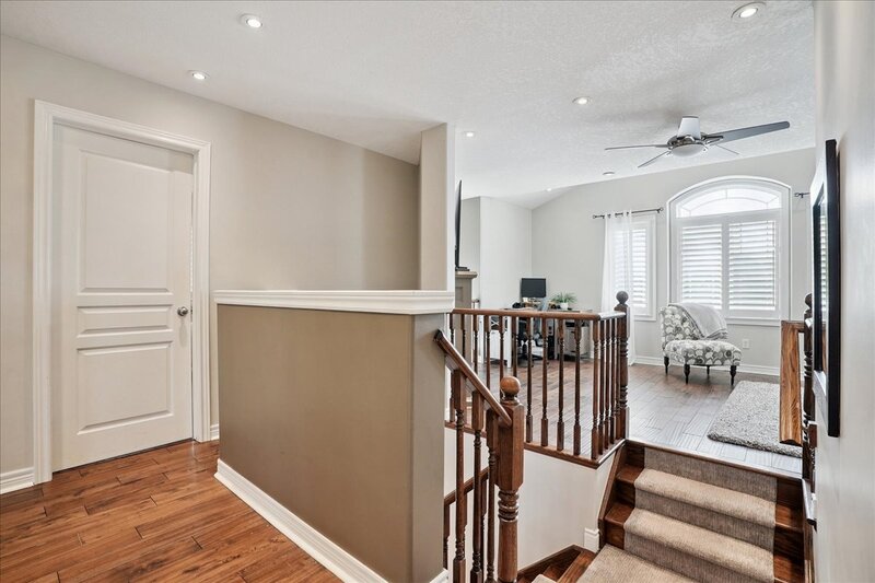 AMAZING WEST GRIMSBY HOME WITH INGROUND POOL!