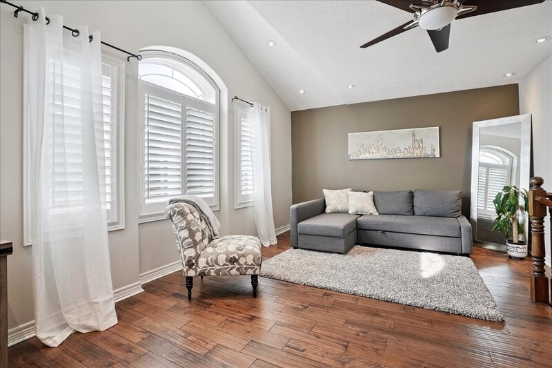 AMAZING WEST GRIMSBY HOME WITH INGROUND POOL!