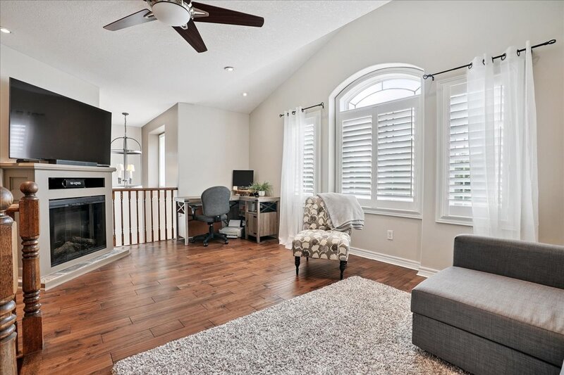 AMAZING WEST GRIMSBY HOME WITH INGROUND POOL!