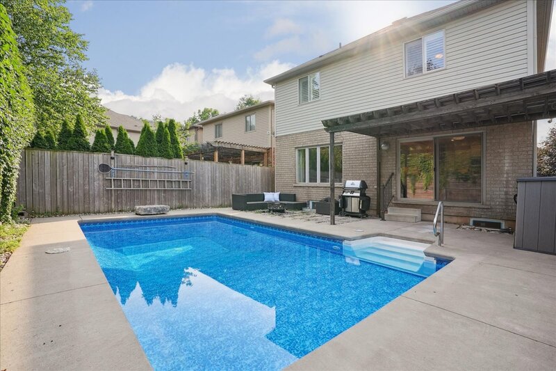 AMAZING WEST GRIMSBY HOME WITH INGROUND POOL!