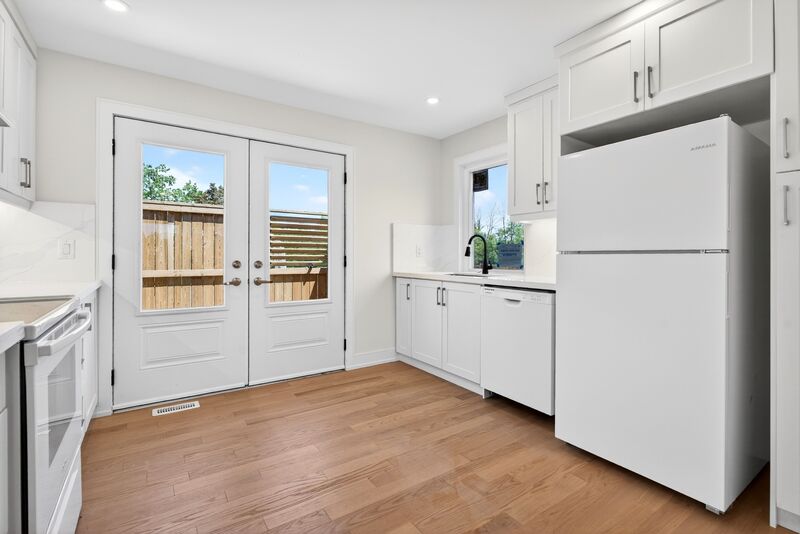 GREAT OPPORTUNITY TO RENT A MAIN FLOOR UNIT IN STONEY CREEK!