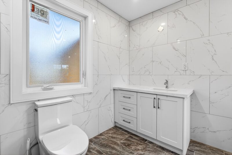 GREAT OPPORTUNITY TO RENT A MAIN FLOOR UNIT IN STONEY CREEK!