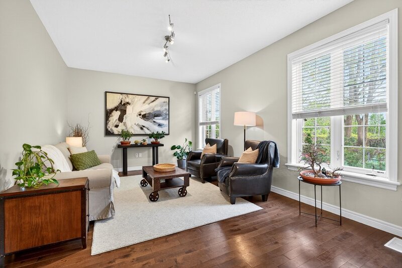 SPACIOUS FAMILY HOME ON SOUGHT AFTER HAMILTON MTN