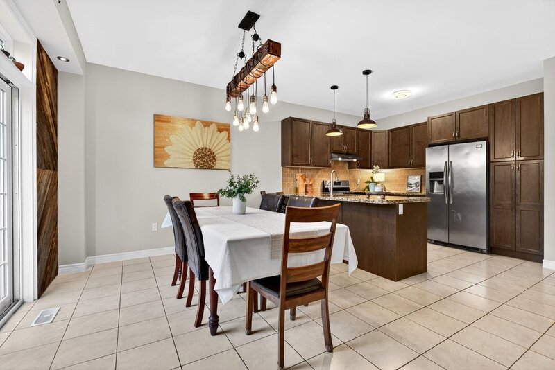 SPACIOUS FAMILY HOME ON SOUGHT AFTER HAMILTON MTN
