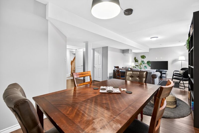SPACIOUS FAMILY HOME ON SOUGHT AFTER HAMILTON MTN