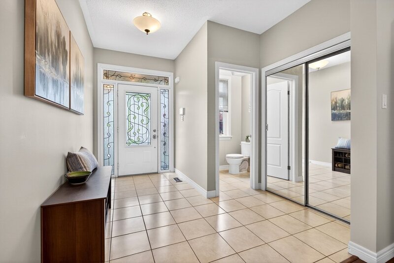 SPACIOUS FAMILY HOME ON SOUGHT AFTER HAMILTON MTN