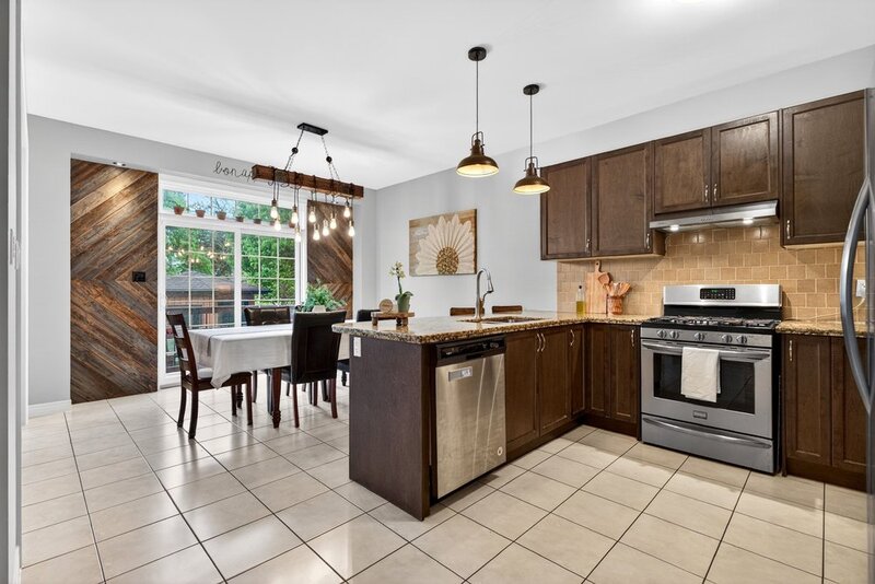 SPACIOUS FAMILY HOME ON SOUGHT AFTER HAMILTON MTN