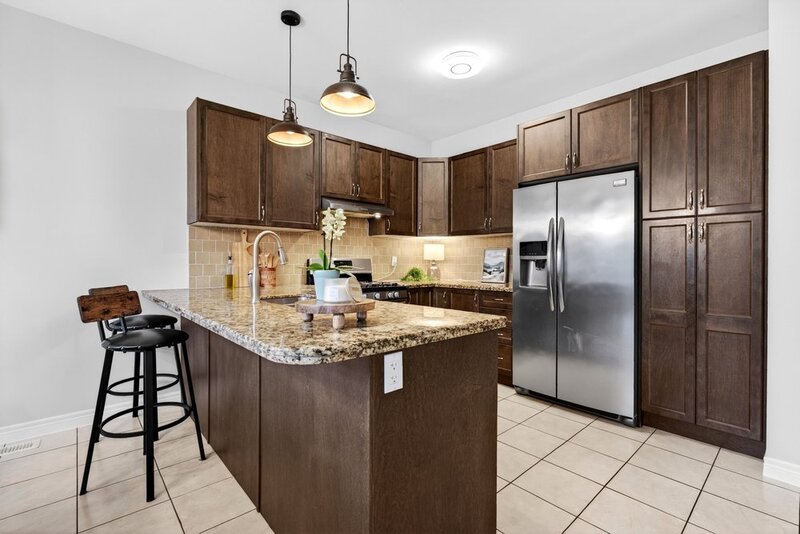 SPACIOUS FAMILY HOME ON SOUGHT AFTER HAMILTON MTN