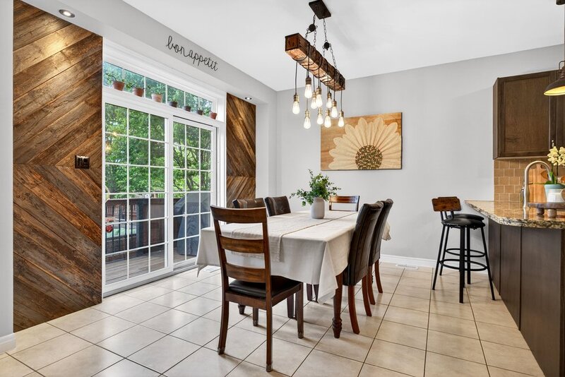SPACIOUS FAMILY HOME ON SOUGHT AFTER HAMILTON MTN