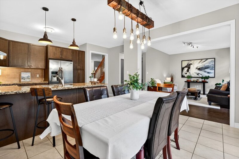 SPACIOUS FAMILY HOME ON SOUGHT AFTER HAMILTON MTN