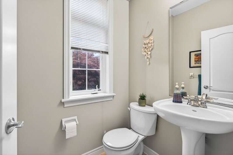 SPACIOUS FAMILY HOME ON SOUGHT AFTER HAMILTON MTN