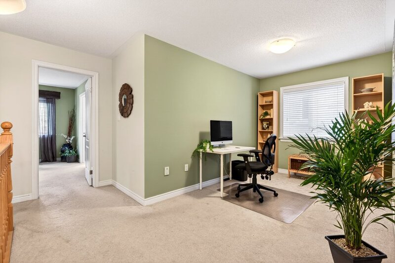 SPACIOUS FAMILY HOME ON SOUGHT AFTER HAMILTON MTN