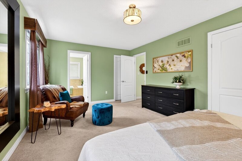 SPACIOUS FAMILY HOME ON SOUGHT AFTER HAMILTON MTN
