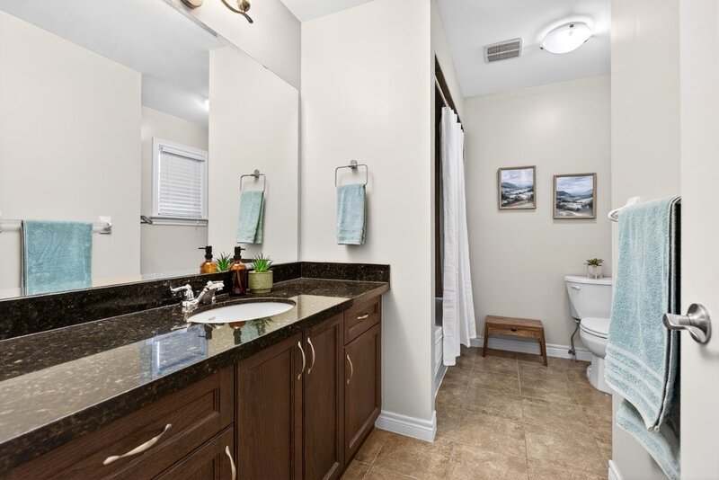SPACIOUS FAMILY HOME ON SOUGHT AFTER HAMILTON MTN