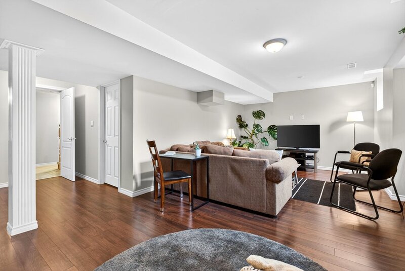 SPACIOUS FAMILY HOME ON SOUGHT AFTER HAMILTON MTN