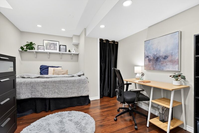 SPACIOUS FAMILY HOME ON SOUGHT AFTER HAMILTON MTN
