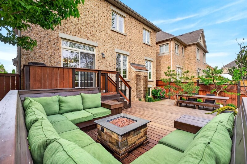 SPACIOUS FAMILY HOME ON SOUGHT AFTER HAMILTON MTN
