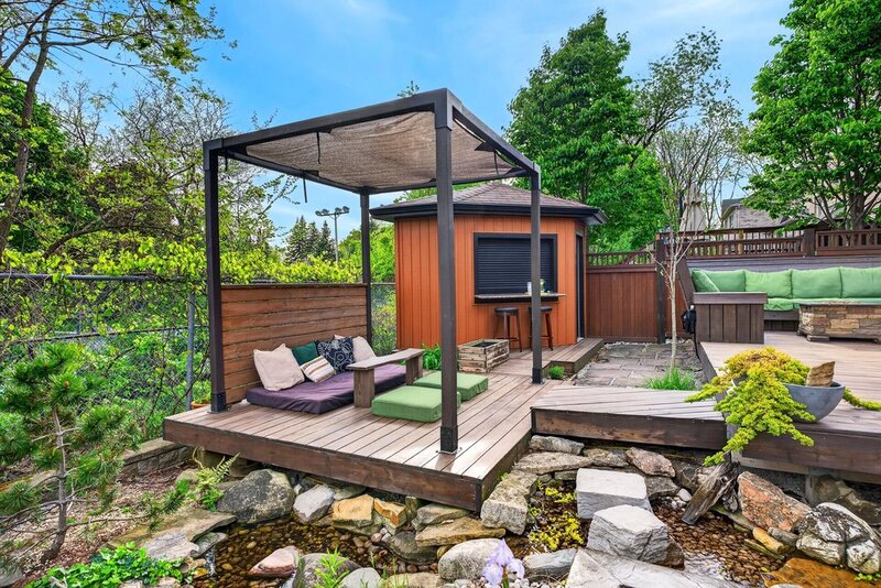 SPACIOUS FAMILY HOME ON SOUGHT AFTER HAMILTON MTN