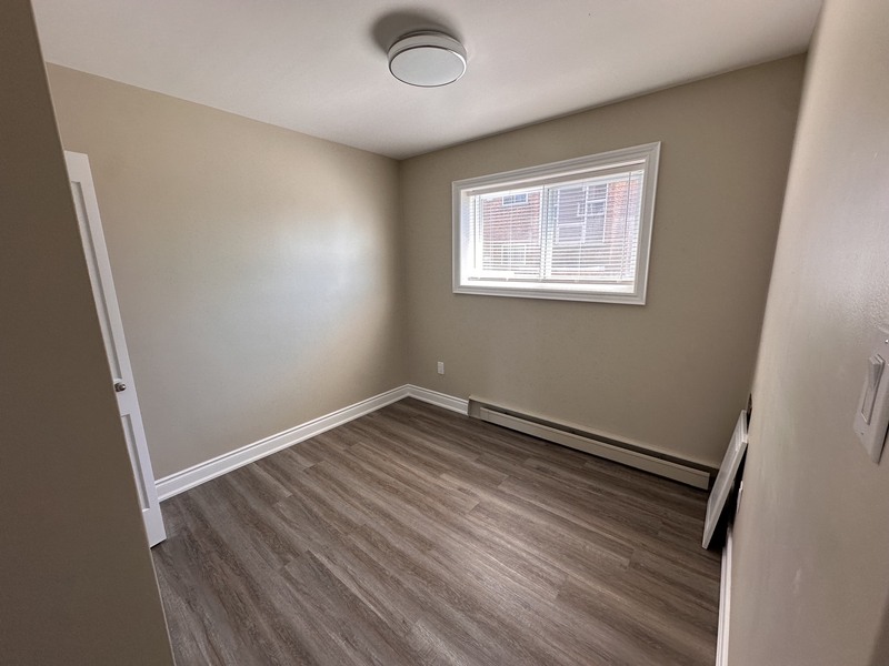 GREAT WALKABLE APARTMENT ON HAMILTON MOUNTAIN!