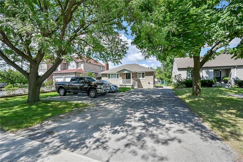 LOWER UNIT IN CHARMING STONEY CREEK!