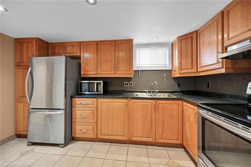 LOWER UNIT IN CHARMING STONEY CREEK!