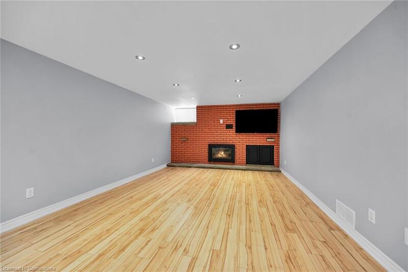 LOWER UNIT IN CHARMING STONEY CREEK!
