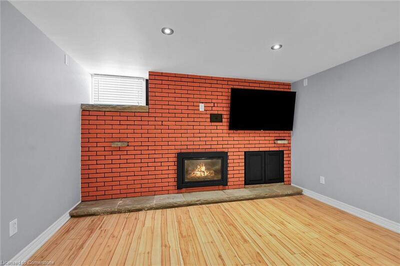 LOWER UNIT IN CHARMING STONEY CREEK!