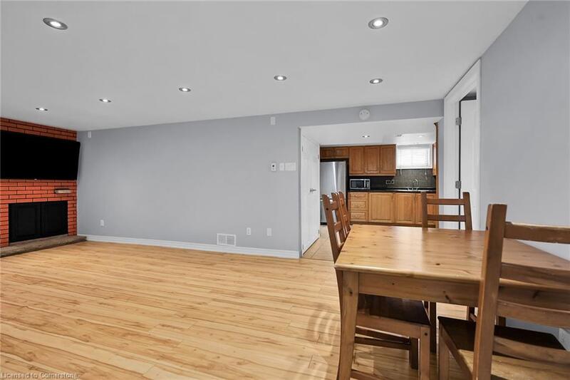 LOWER UNIT IN CHARMING STONEY CREEK!
