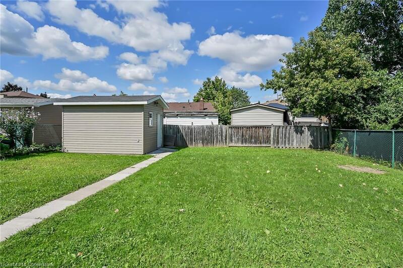 LOWER UNIT IN CHARMING STONEY CREEK!