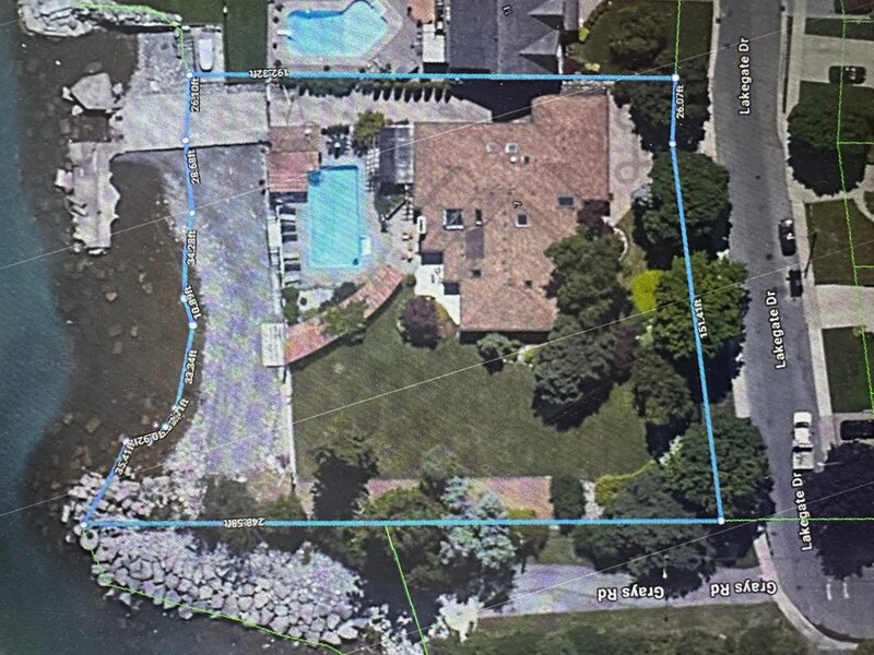 LUXURIOUS LAKEFRONT BUNGALOW IN STONEY CREEK!