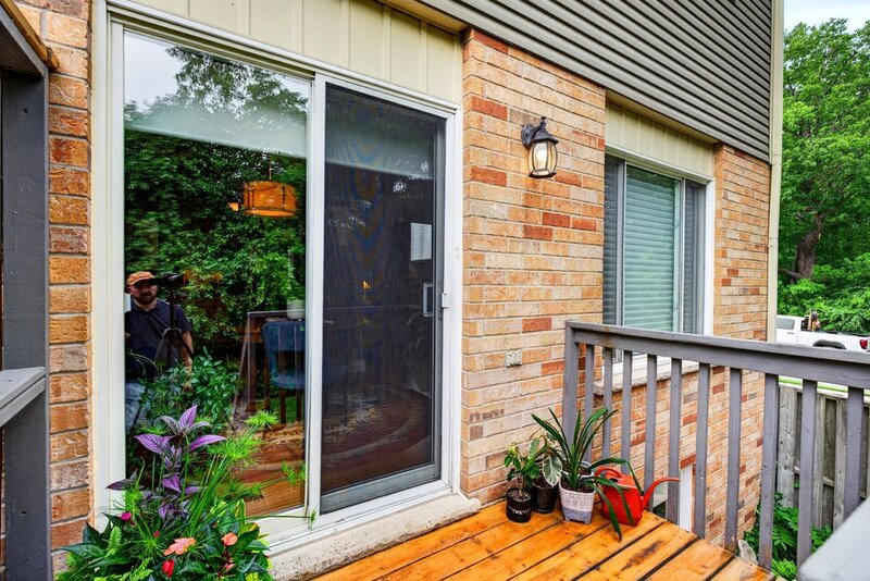 WELL-MAINTAINED END-UNIT TOWNHOUSE IN STONEY CREEK!
