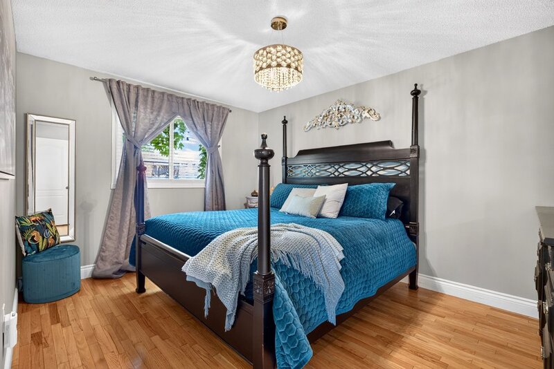 GREAT FAMILY HOME IN QUIET STONEY CREEK NEIGHBOURHOOD!