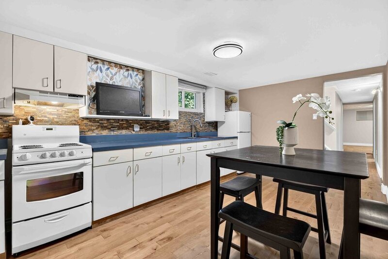 GREAT FAMILY HOME IN QUIET STONEY CREEK NEIGHBOURHOOD!