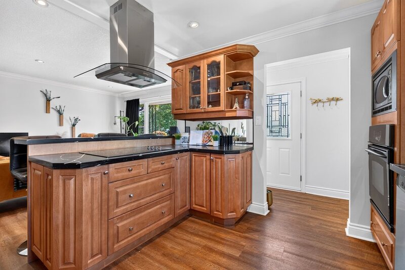 GREAT FAMILY HOME IN QUIET STONEY CREEK NEIGHBOURHOOD!