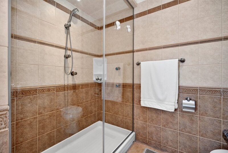 GREAT FAMILY HOME IN QUIET STONEY CREEK NEIGHBOURHOOD!