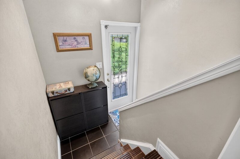 GREAT FAMILY HOME IN QUIET STONEY CREEK NEIGHBOURHOOD!