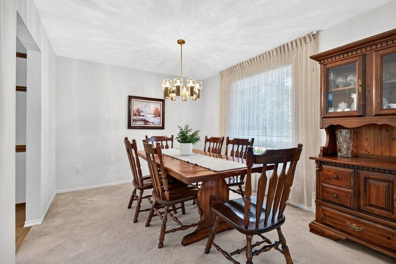 GREAT FAMILY HOME IN QUIET STONEY CREEK NEIGHBOURHOOD!