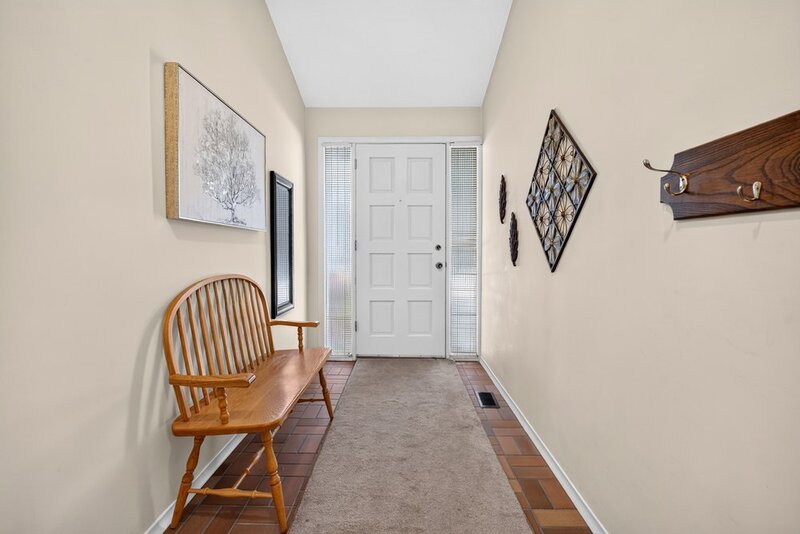 GREAT FAMILY HOME IN QUIET STONEY CREEK NEIGHBOURHOOD!