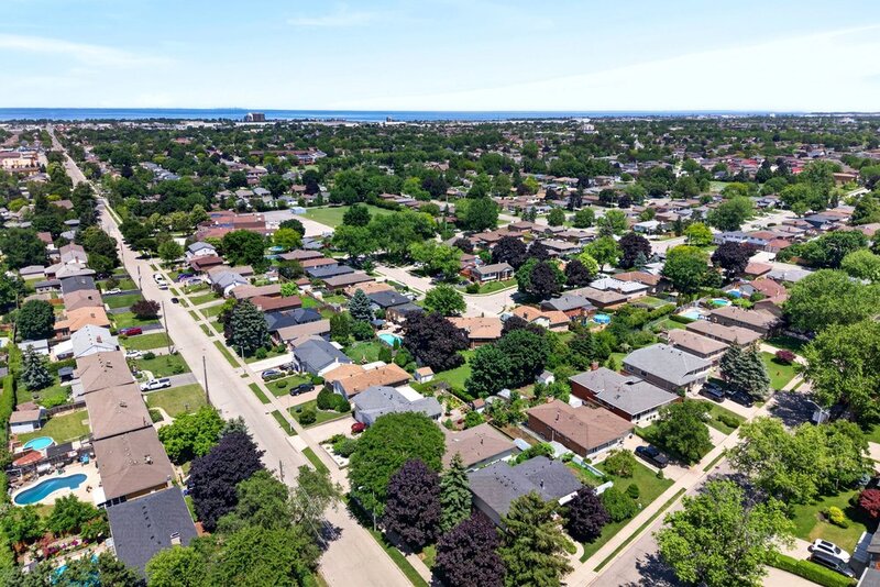 GREAT FAMILY HOME IN QUIET STONEY CREEK NEIGHBOURHOOD!