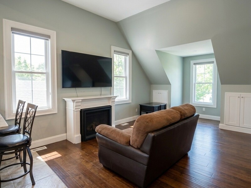 ALL-INCLUSIVE COUNTRY LIVING – STUNNING OPEN-CONCEPT BACHELOR APARTMENT. 