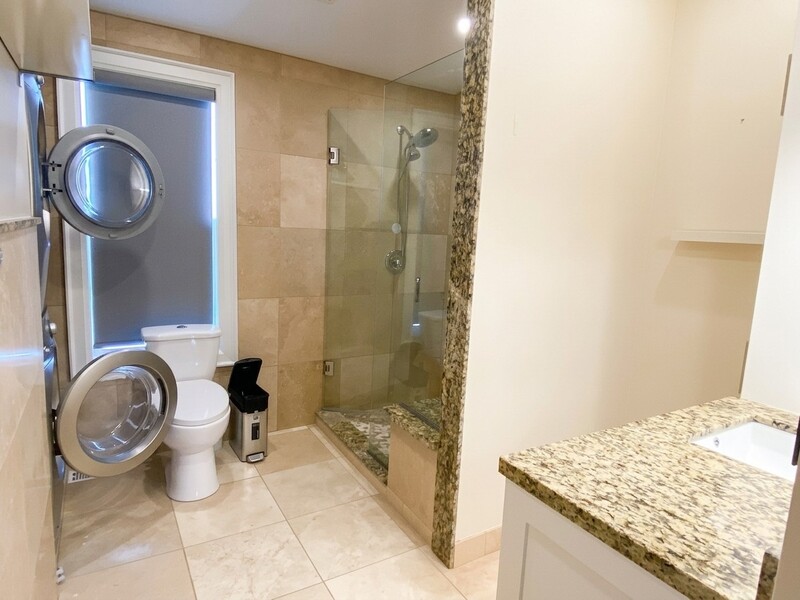 ALL-INCLUSIVE COUNTRY LIVING – STUNNING OPEN-CONCEPT BACHELOR APARTMENT. 