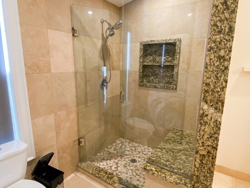 ALL-INCLUSIVE COUNTRY LIVING – STUNNING OPEN-CONCEPT BACHELOR APARTMENT. 