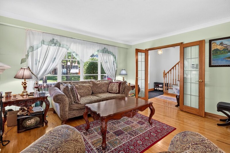 2 STOREY HOME WITH BACKYARD OASIS IN BURLINGTON