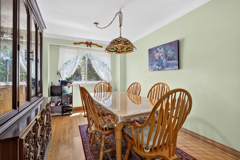 2 STOREY HOME WITH BACKYARD OASIS IN BURLINGTON